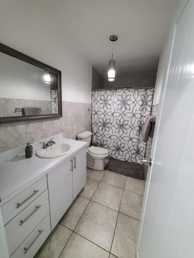 Aguadilla Sunrise Apt With Ac Wifi 8 Minute Walk From Crashboat Beach Екстер'єр фото